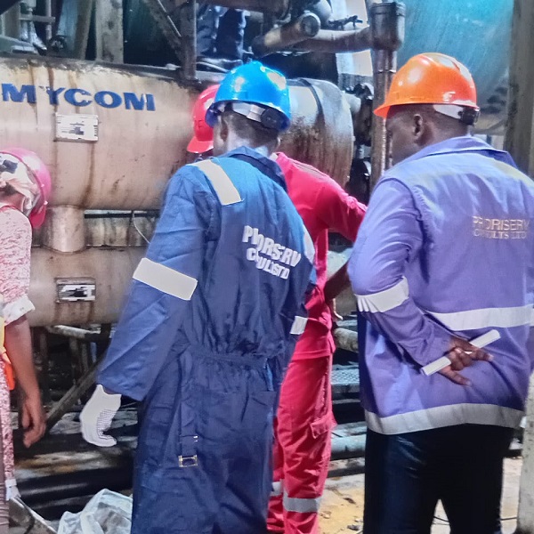 Men at site8 600x600